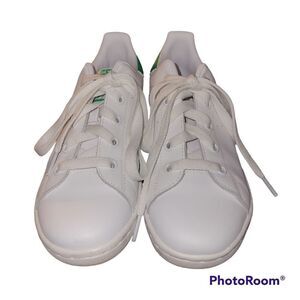 Stan Smith Adidas size 2 1/2. ^
